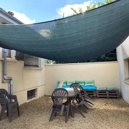 Le Nyaraló Bouchoir